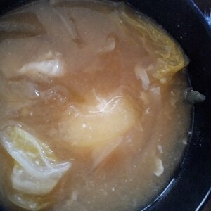 白菜と卵のお味噌汁